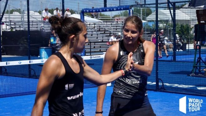 Alix Collombon y Jessica Castelló consiguen el pase a cuartos de final, tras vencer en los octavos de final femeninos.
